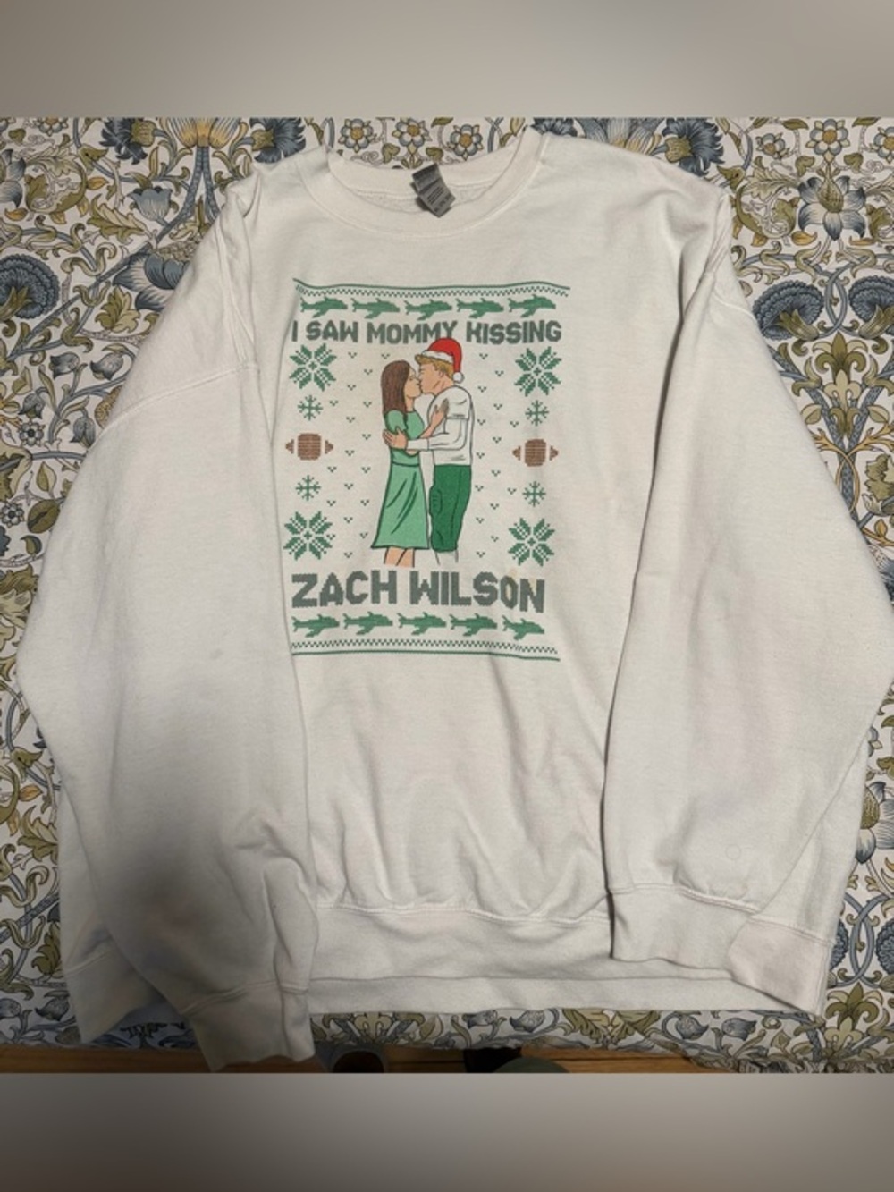 Barstool Zach Wilson 'I Saw Mommy Kissing' Graphic Sweatshirt -White & Green XXL